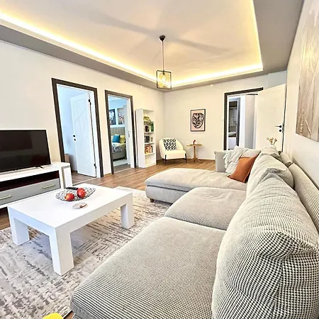 アパート Kaira Homes 1 *